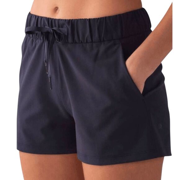 NWOT LULULEMON ATHLETICA On The Fly Short 'Woven' '2.5" In Midnight Navy Size 2 - Picture 3 of 4